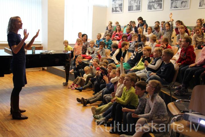 Tikšanās ar dzejnieci Luīzi Pastori 2015.gada 23.novembrī